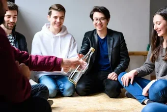 Bild 0 für Spin the bottle - challen…