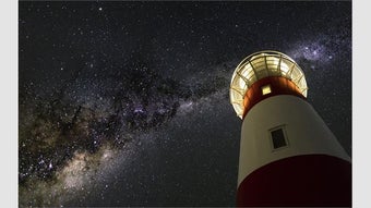 Lighthouses by Night的第0张图片
